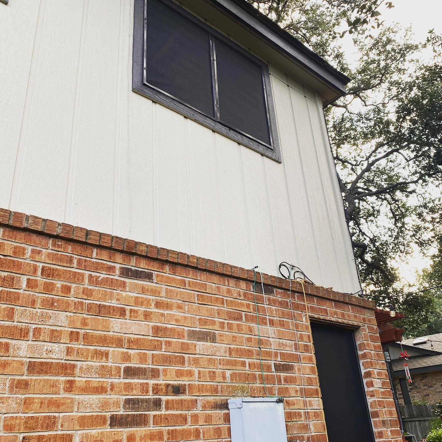 Home solar screen installation