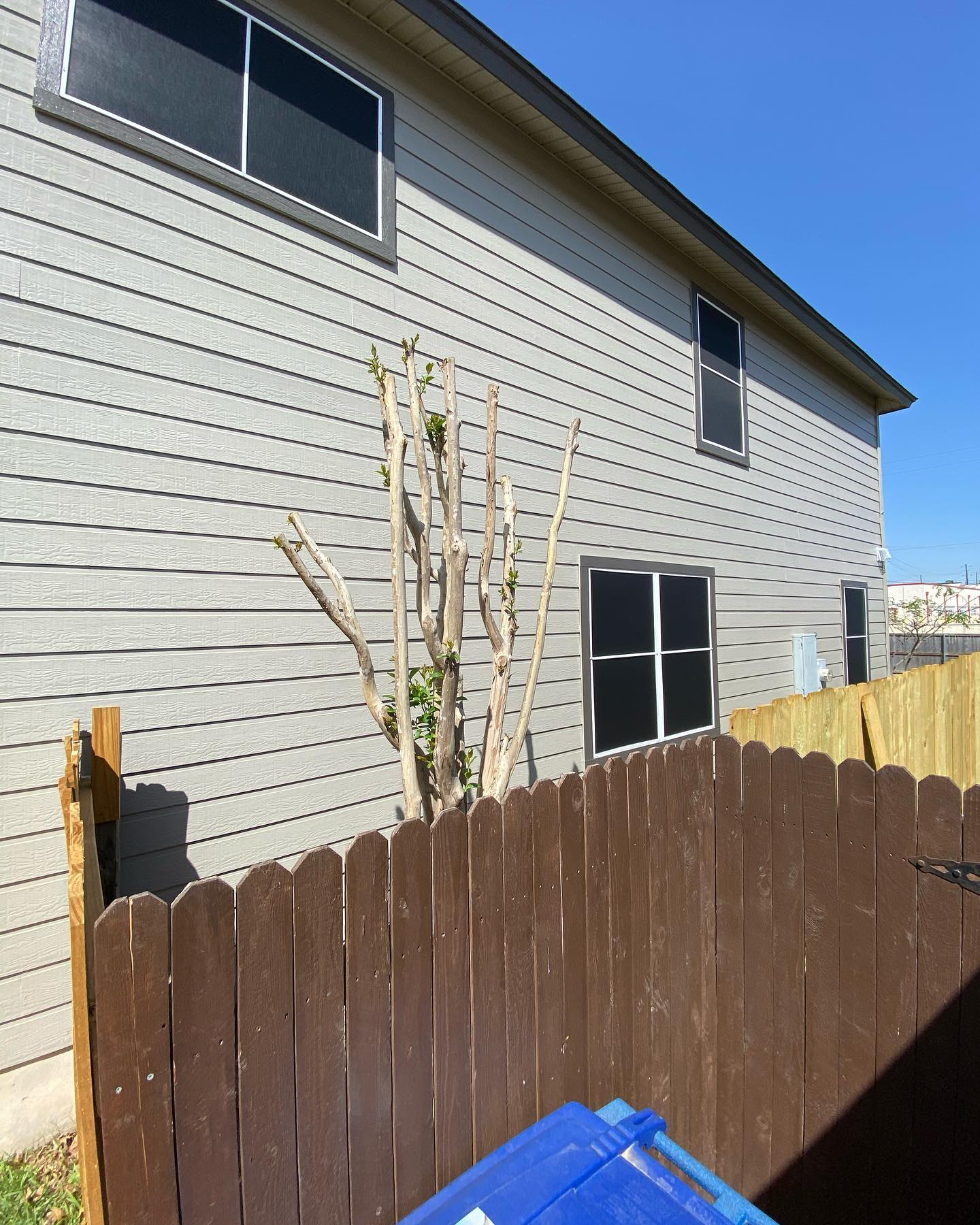 Solar screen installation detail